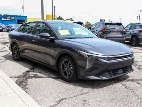 Used 2025 Kia K4 FWD image 3