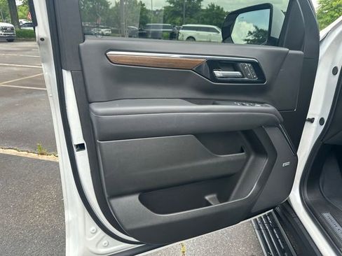 Used 2025 Chevrolet Tahoe High Country AWD/4WD image 12