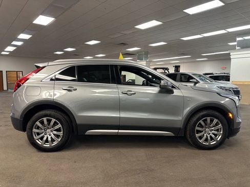 Used 2023 Cadillac XT4 Premium Luxury image 3