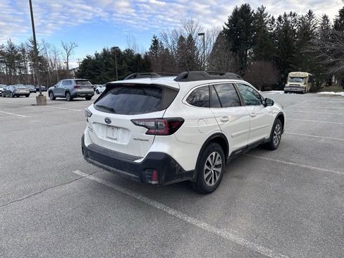 Used 2021 Subaru Outback Premium image 3