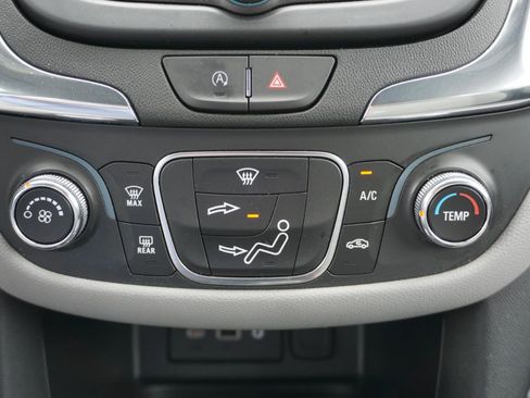 Used 2023 Chevrolet Equinox LT w/ LPO, Floor Liner Package AWD/4WD image 13