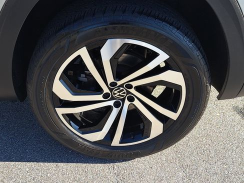 Certified 2023 Volkswagen Atlas SEL image 33