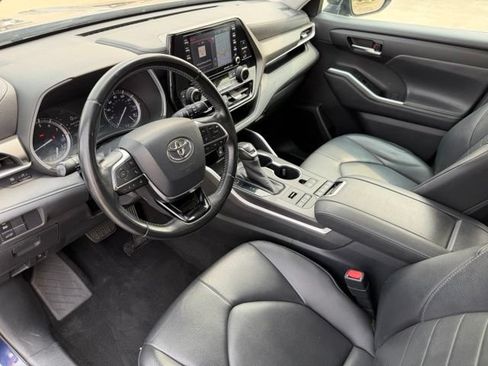 Used 2020 Toyota Highlander XLE AWD/4WD image 13