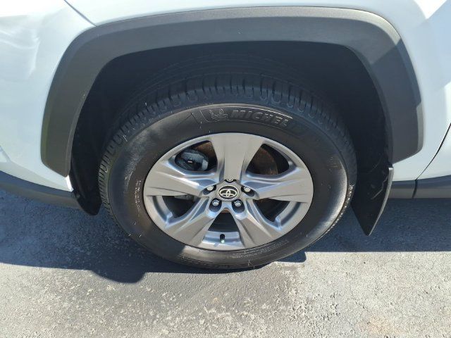 Used 2023 Toyota RAV4 XLE AWD/4WD image 4