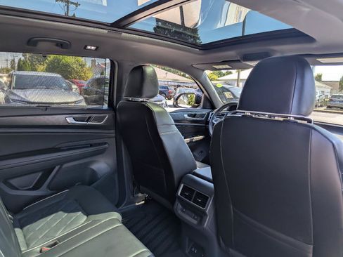 Certified 2024 Volkswagen Atlas Cross Sport SEL Premium R-Line AWD/4WD image 40