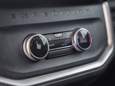 Used 2025 Ford Expedition Active AWD/4WD image 45