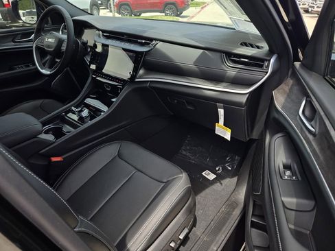 New 2026 Jeep Grand Cherokee Limited AWD/4WD image 8