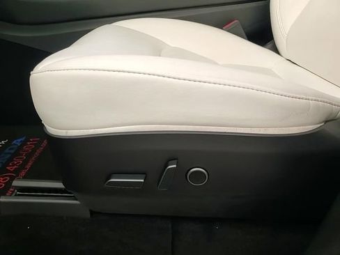 Used 2022 Tesla Model Y Long Range image 15