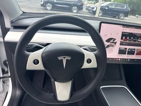 Used 2023 Tesla Model Y Long Range AWD/4WD image 9