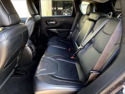 Used 2020 Jeep Cherokee Limited image 17