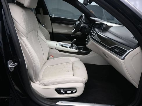 Used 2018 BMW 750i xDrive AWD/4WD image 11