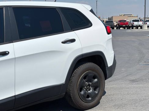 Used 2014 Jeep Cherokee Sport FWD image 7