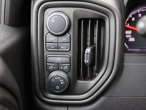 Used 2023 Chevrolet Silverado 1500 Custom image 37