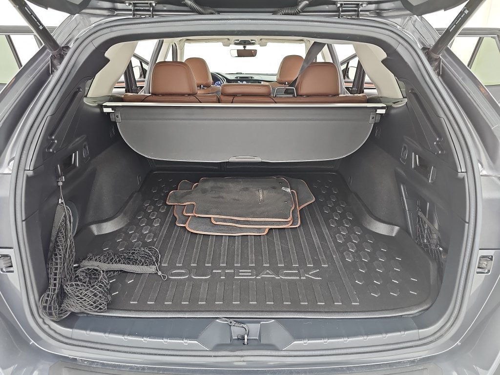 Used 2020 Subaru Outback Touring AWD/4WD image 17