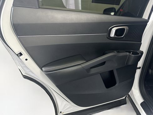 Used 2023 Kia Sorento S image 27