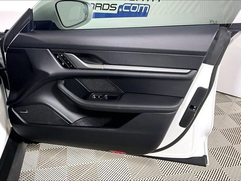 Used 2025 Porsche Taycan image 19
