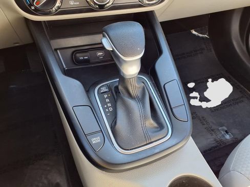 Used 2025 Kia Soul LX w/ LX Technology Package FWD image 19