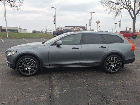 Used 2018 Volvo V90 T6 Cross Country w/ Convenience Package AWD/4WD image 4