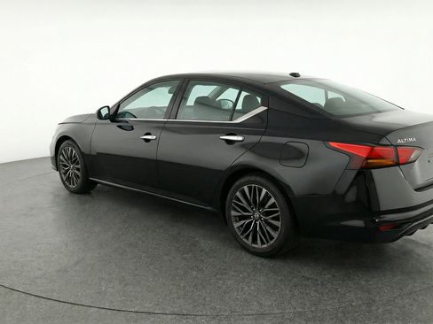 Used 2025 Nissan Altima 2.5 SV FWD image 6