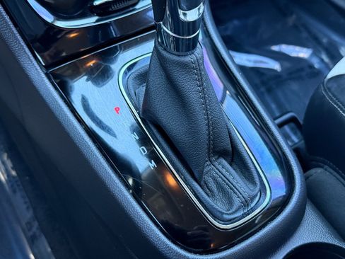 Used 2018 Buick Encore Sport Touring image 21