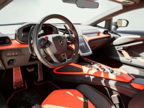 Used 2025 Lamborghini Revuelto AWD/4WD image 11