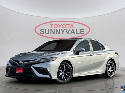 Used 2023 Toyota Camry SE image 1