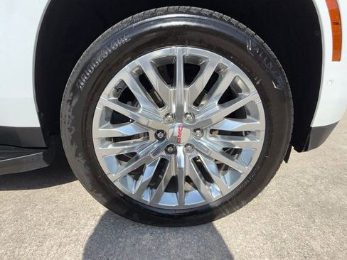 Used 2025 GMC Yukon XL Denali AWD/4WD image 46