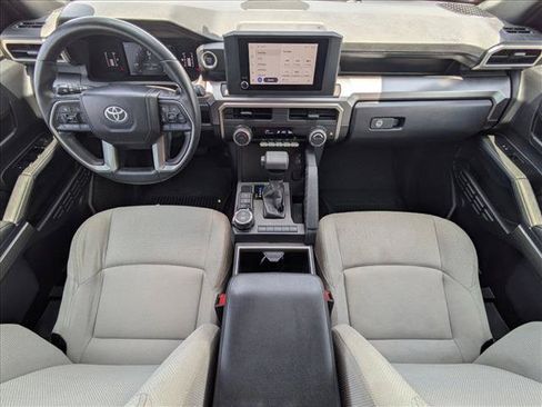 Used 2025 Toyota 4Runner SR5 AWD/4WD image 17