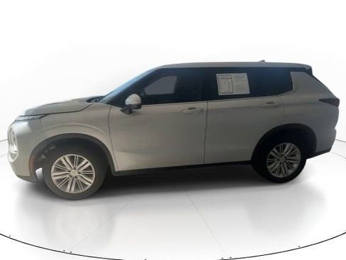 Used 2022 Mitsubishi Outlander ES FWD image 6