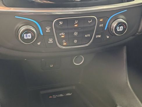 Certified 2023 Chevrolet Traverse LT FWD image 21