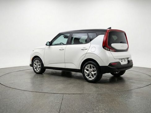 Used 2025 Kia Soul LX w/ LX Technology Package image 6