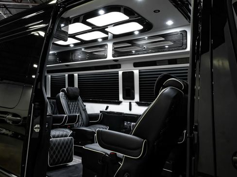 Used 2024 Mercedes-Benz Sprinter 3500 image 35