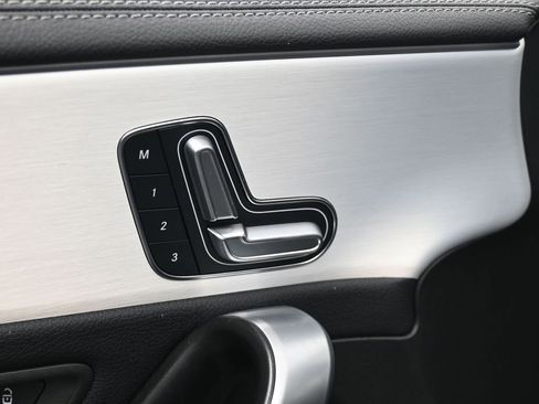 Used 2025 Mercedes-Benz CLA 250 image 17