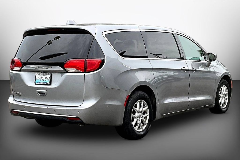 Used 2020 Chrysler Pacifica Touring w/ Advanced Safetytec Group FWD image 6