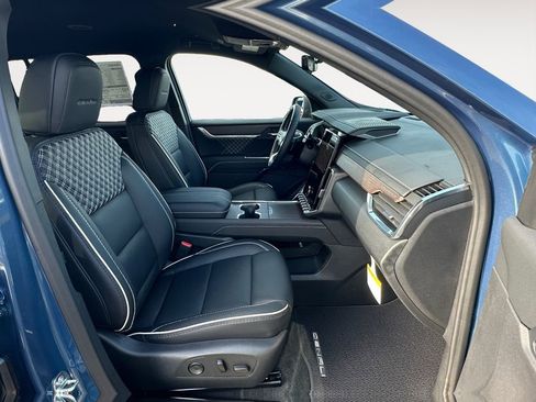 New 2026 GMC Acadia Denali w/ Super Cruise Package image 15