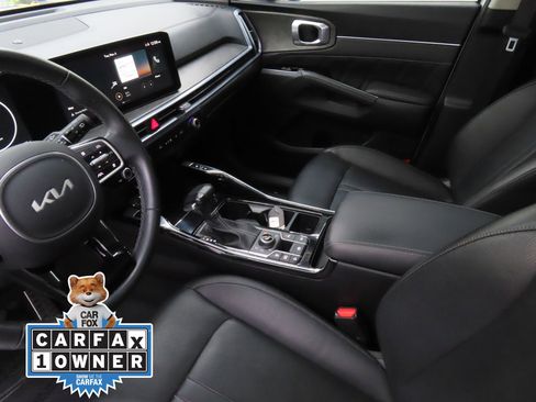 Used 2024 Kia Sorento SX image 19