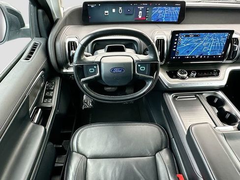 Used 2025 Ford Expedition Platinum image 24