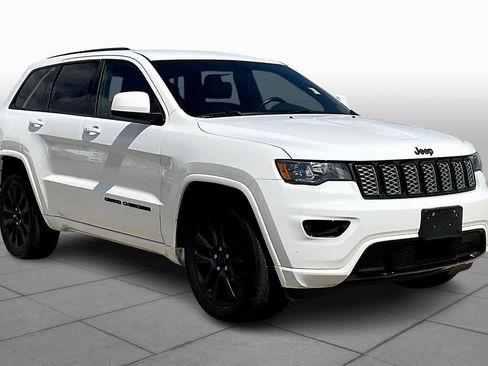 Used 2019 Jeep Grand Cherokee Altitude image 3