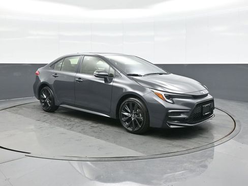 Certified 2025 Toyota Corolla SE image 1