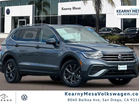 Used 2023 Volkswagen Tiguan SE w/ Panoramic Sunroof Package image 1