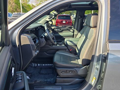 Certified 2025 GMC Yukon AT4 w/ AT4 Premium Package AWD/4WD image 22