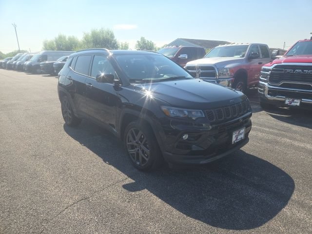 Used 2025 Jeep Compass Limited w/ Sun & Sound Group AWD/4WD image 2