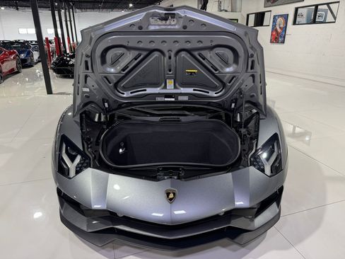 Used 2017 Lamborghini Aventador S image 40