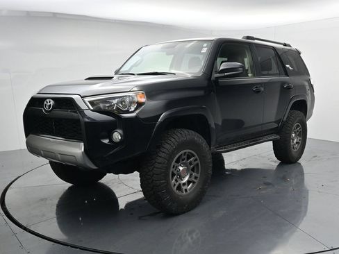 Used 2019 Toyota 4Runner TRD Off-Road AWD/4WD image 4