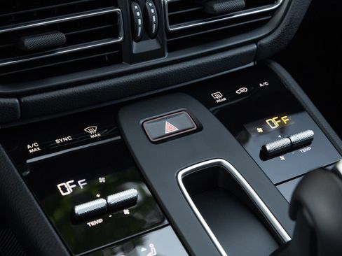 Certified 2026 Porsche Macan AWD/4WD image 25
