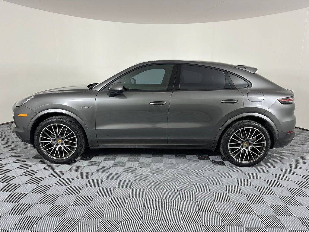 Certified 2023 Porsche Cayenne Coupe AWD/4WD image 2