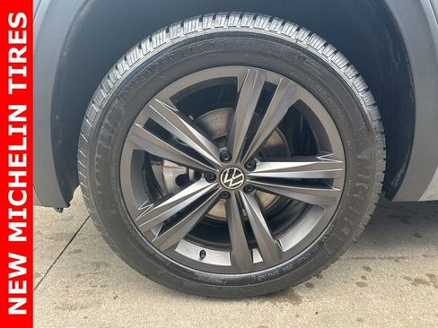 Used 2021 Volkswagen Atlas Cross Sport SE image 6