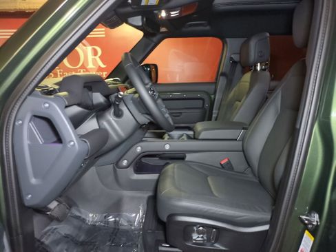 New 2026 Land Rover Defender 130 X-Dynamic SE AWD/4WD image 15