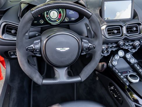 Used 2023 Aston Martin V8 Vantage Roadster RWD image 12
