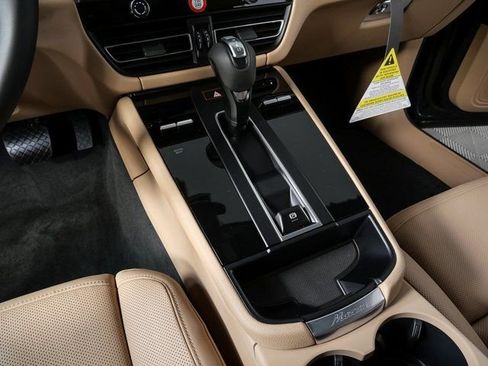 New 2026 Porsche Macan image 16